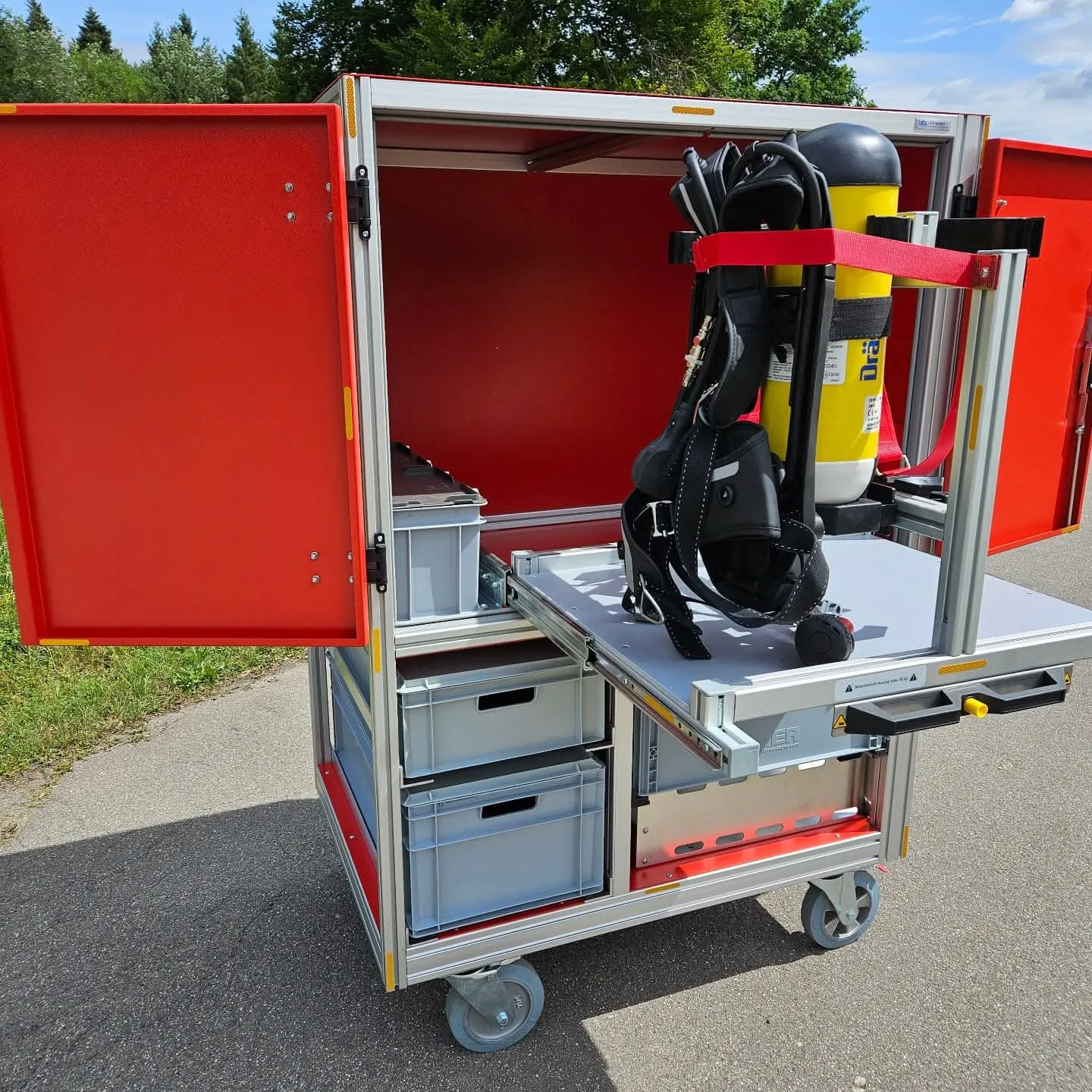 Rollcontainer für Atemschutzgeräte der Feuerwehr