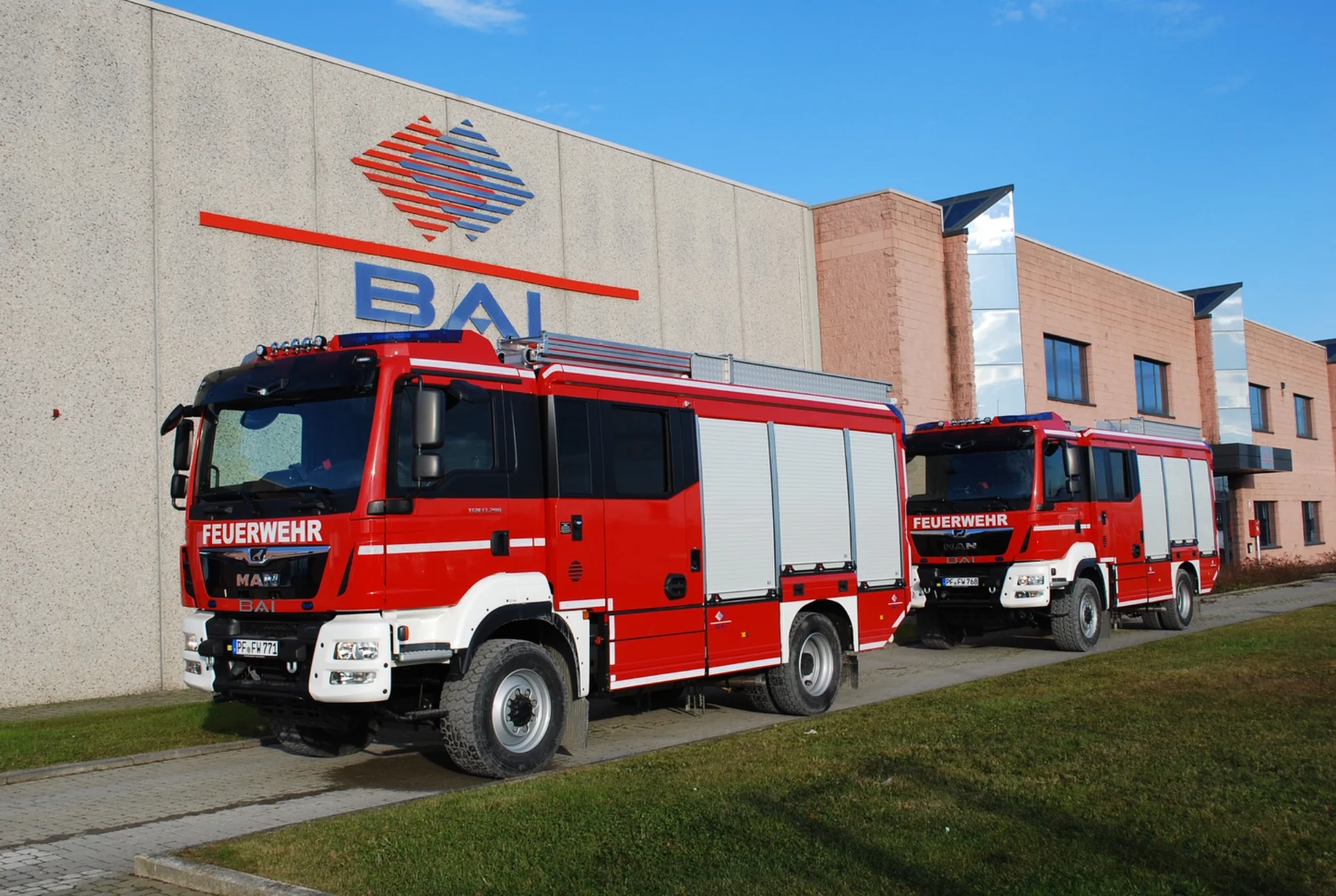 Zwei HLF 10 Löschgruppenfahrzeuge für die Feuerwehr Pforzheim